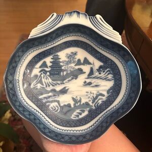 Mottahedeh Canton Shell Bowl